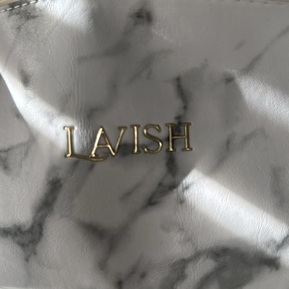 White makeup bag new never used great for travel - Picture 2 of 4